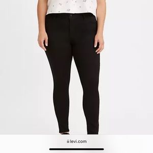 Levi’s 720 High Rise Super Skinny black jeans